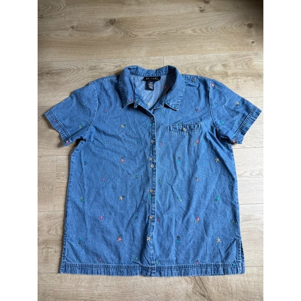 EUC Denim & Co short sleeve denim button up embroidered flowers 90s vintage sz L